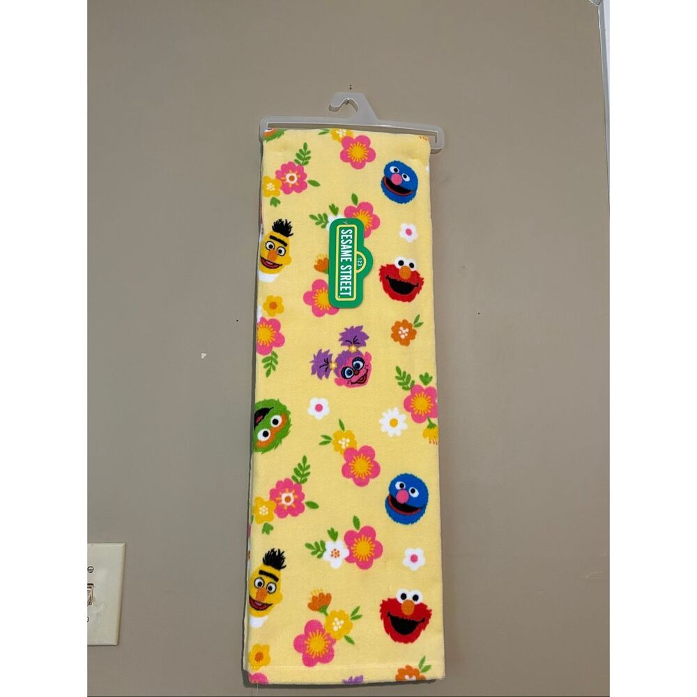 Sesame Street Elmo Oscar Cookie Ernie Grover Yellow Floral Beach Towel 28x58 NWT